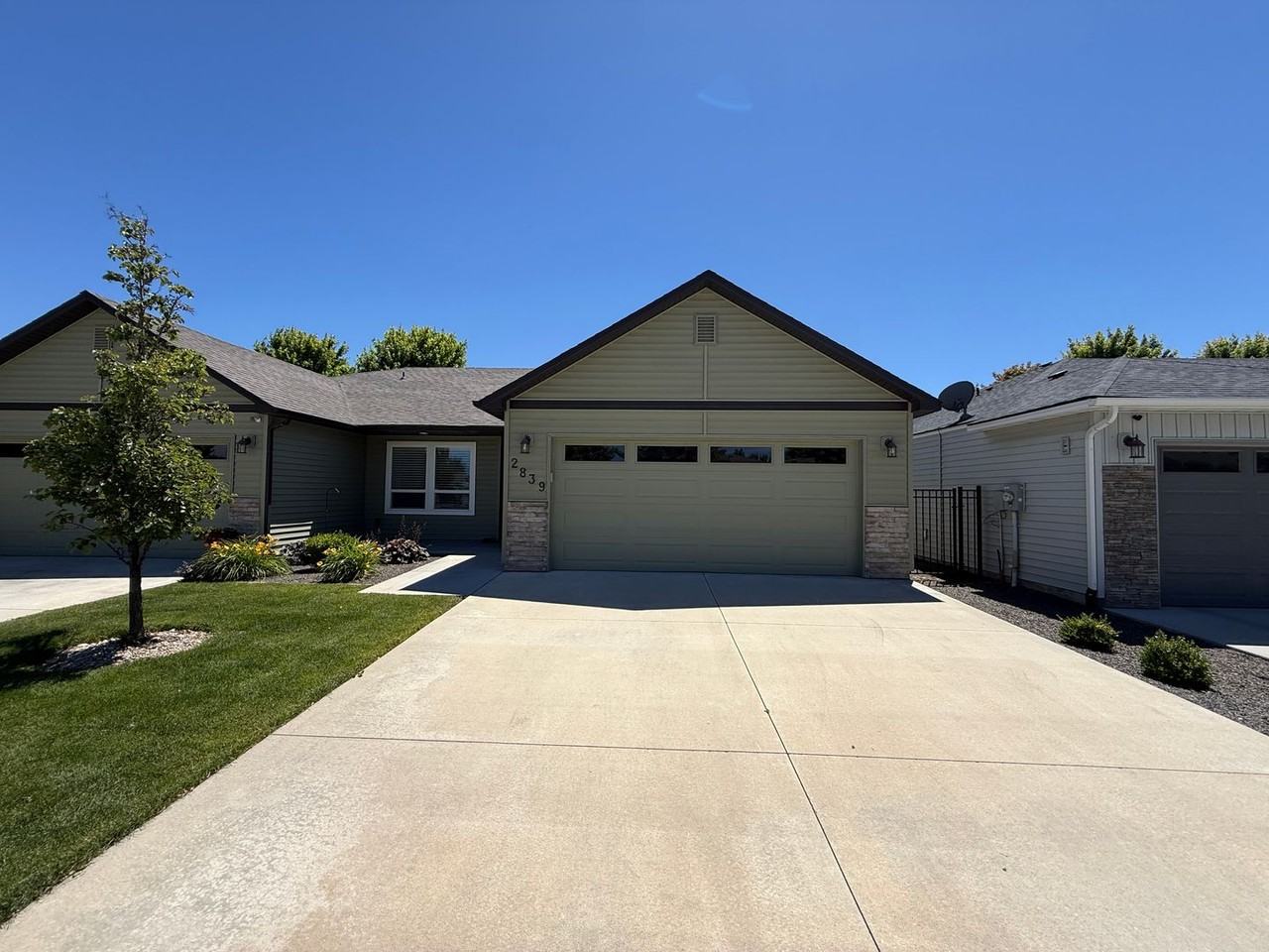 2839 E Apricot Dr - Photo 2 of 22