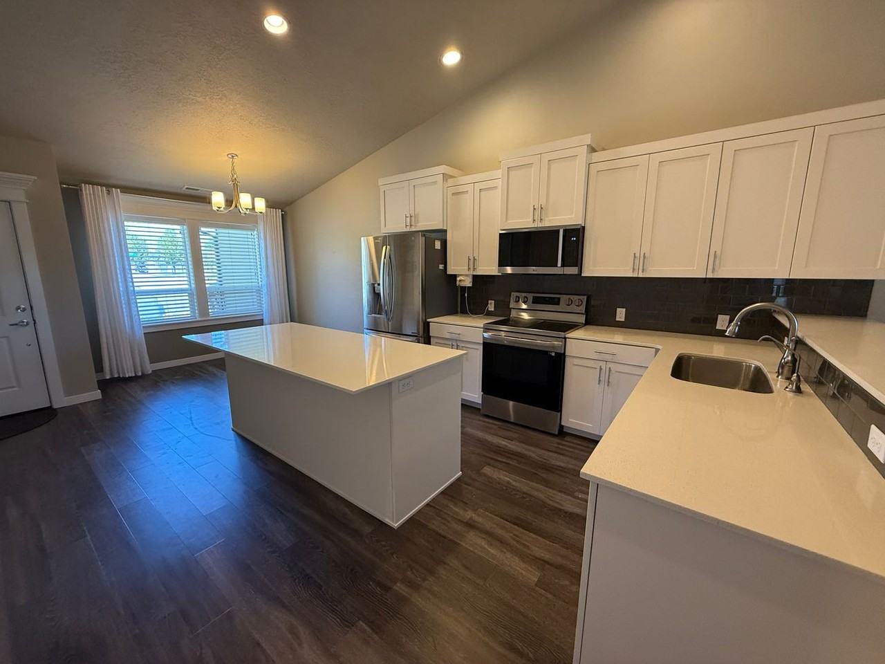 2839 E Apricot Dr - Photo 4 of 22