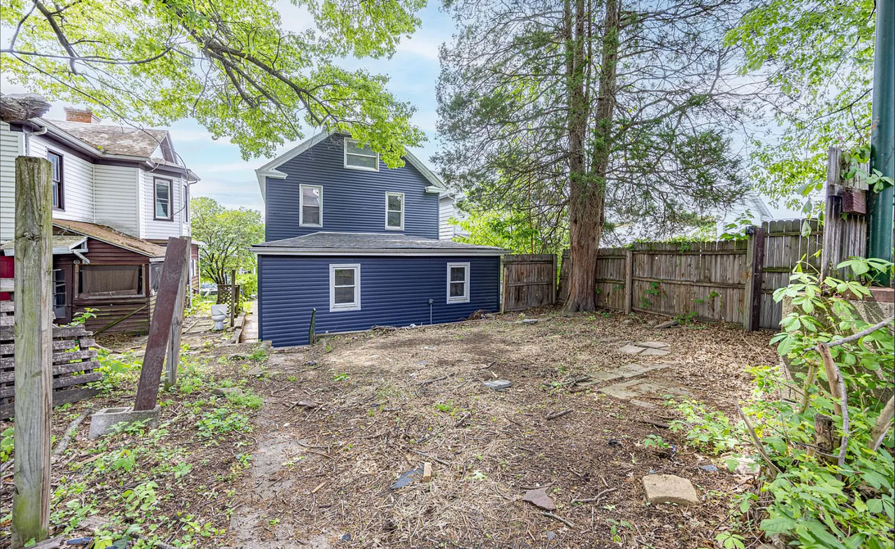 1922 Kenneth Ave - Photo 3 of 26