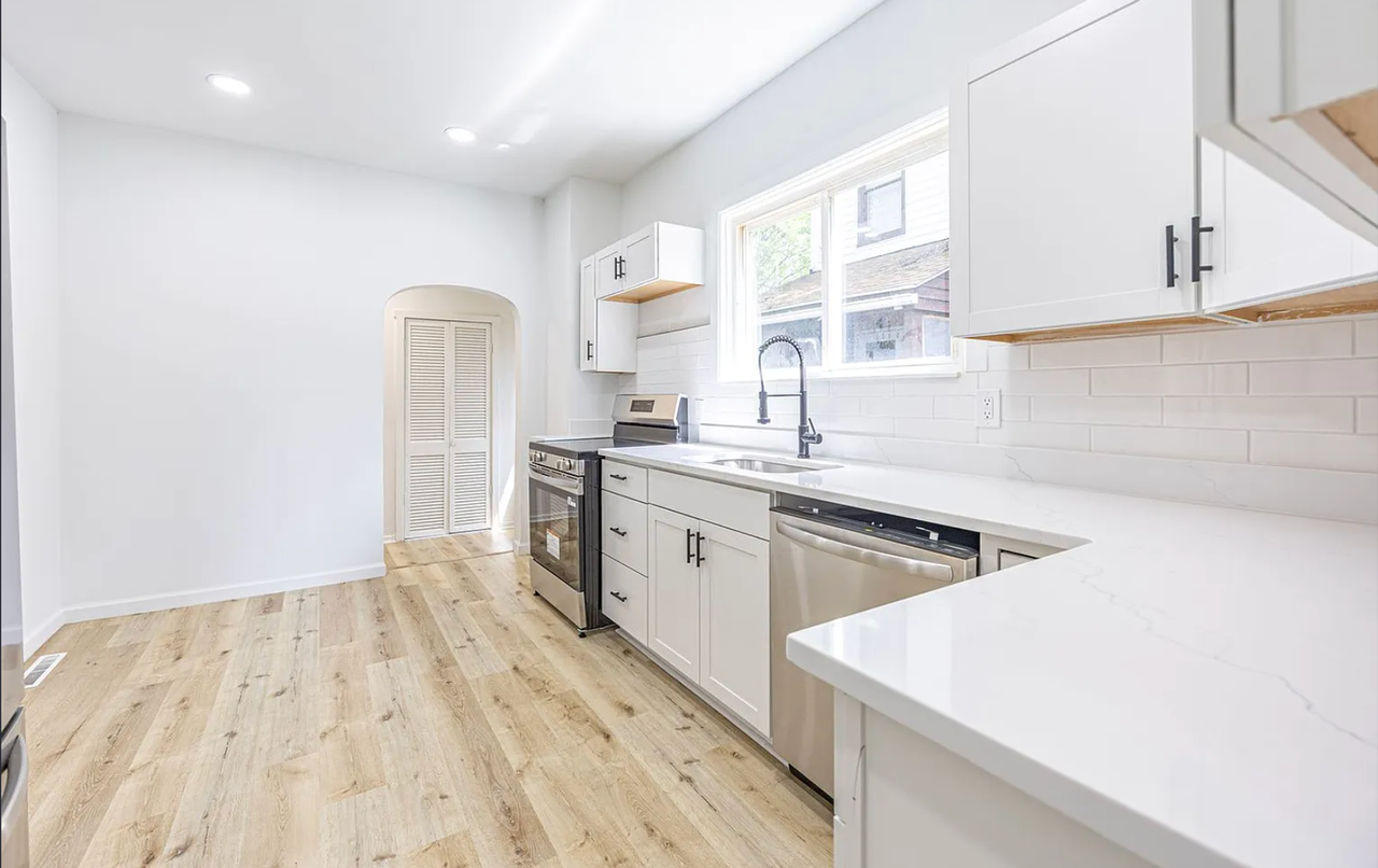 1922 Kenneth Ave - Photo 5 of 26