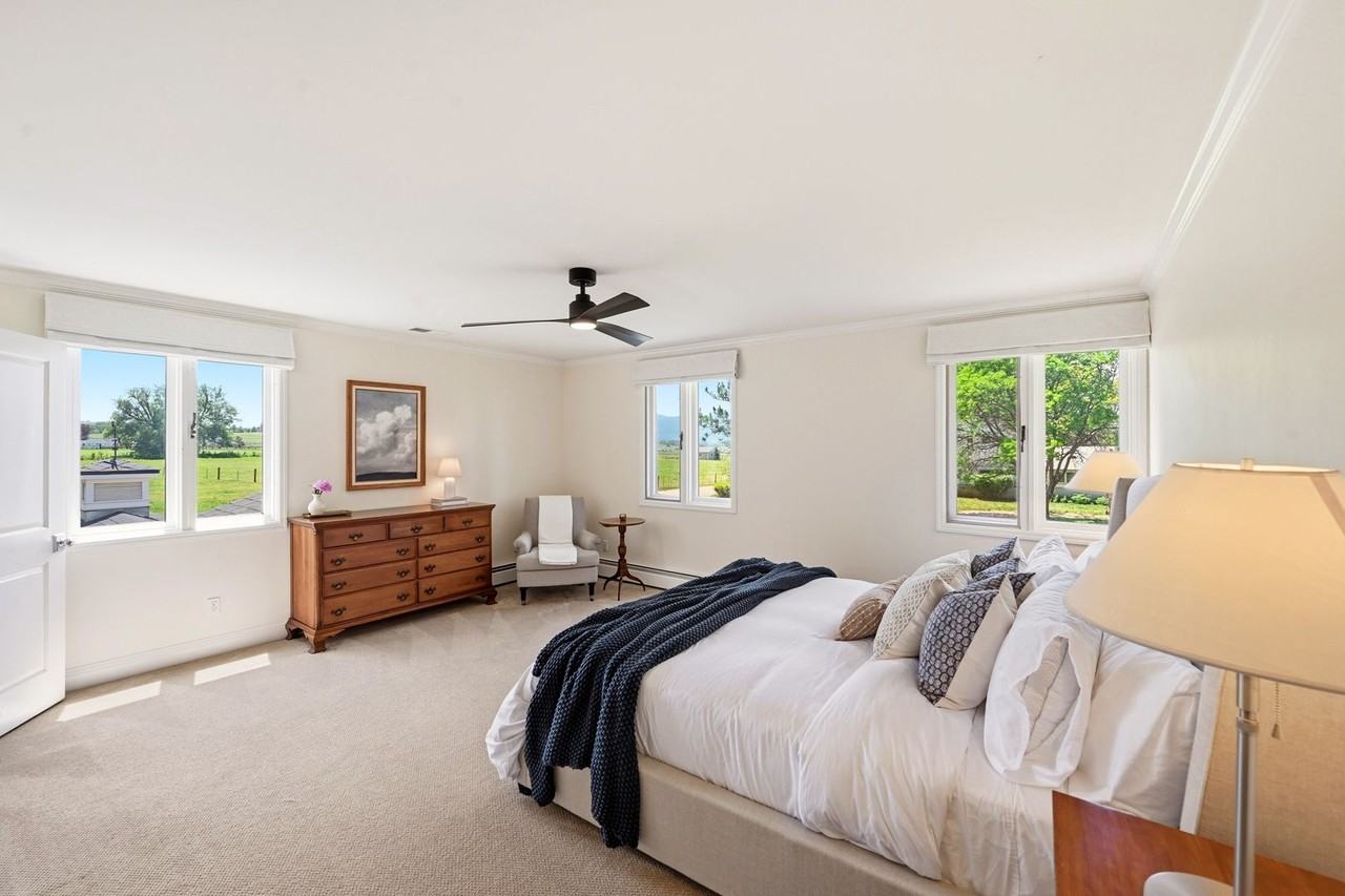 516 Country Ln - Photo 4 of 35