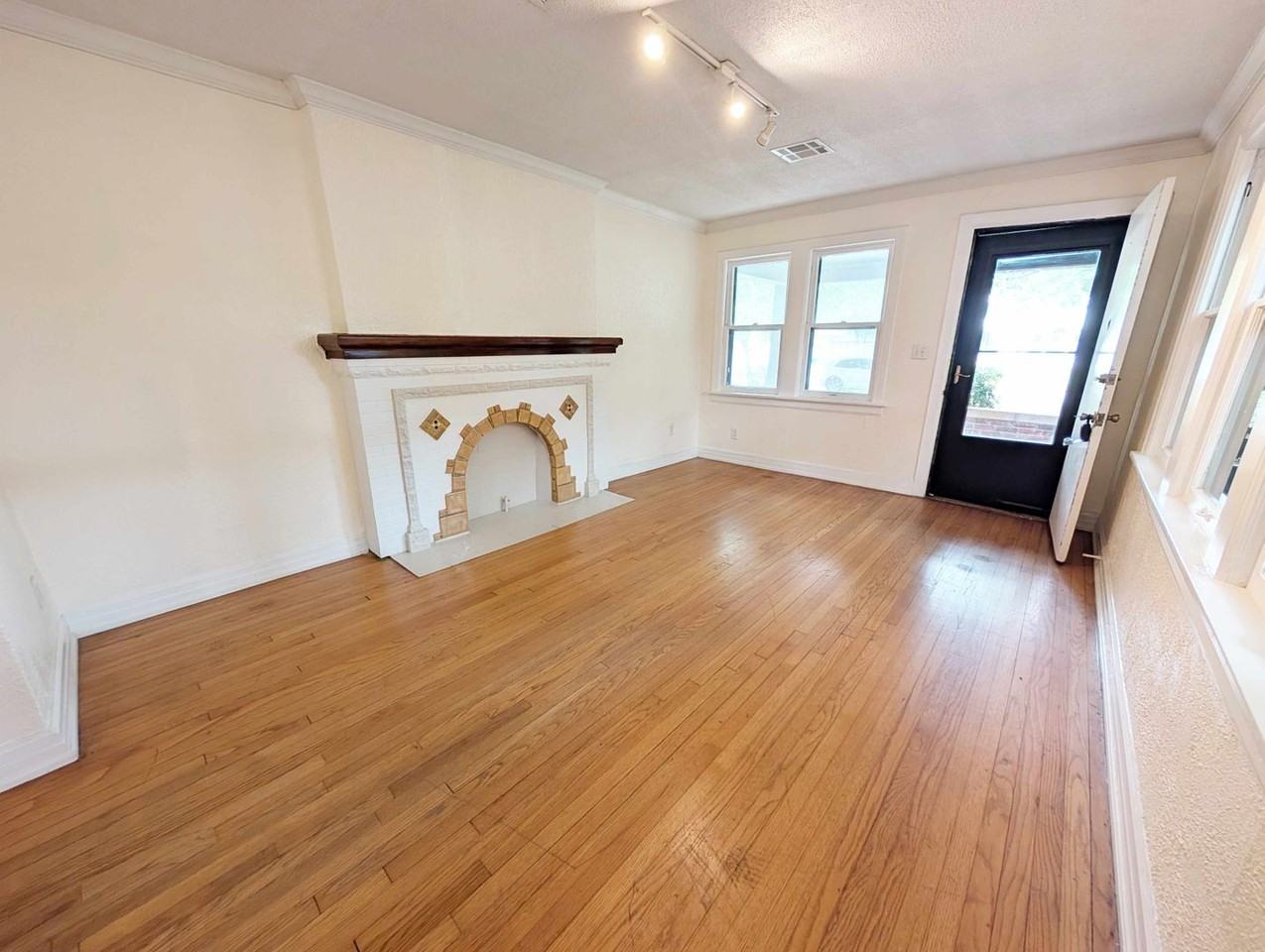 2209 Nw 19th St - Photo 4 of 16