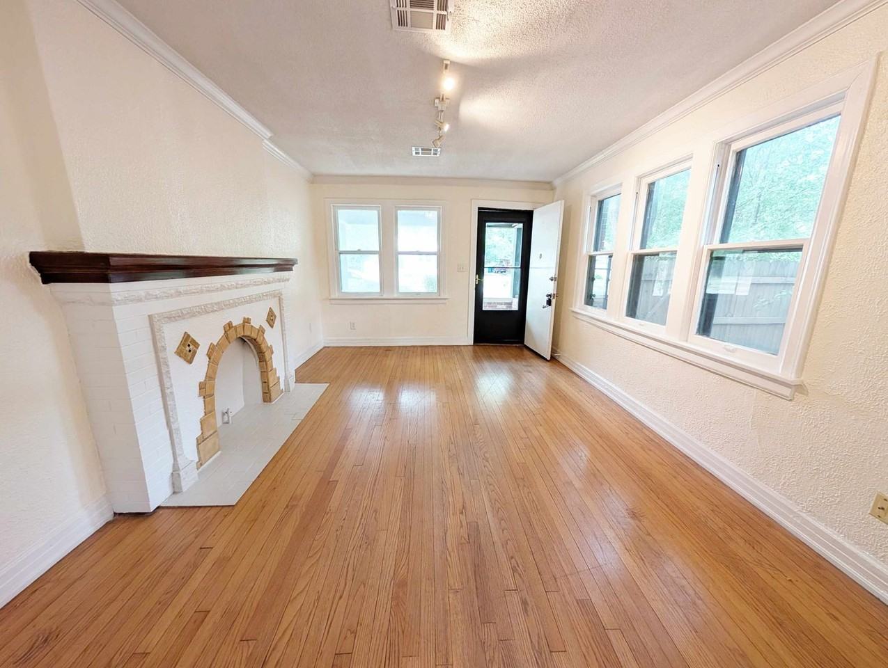 2209 Nw 19th St - Photo 5 of 16