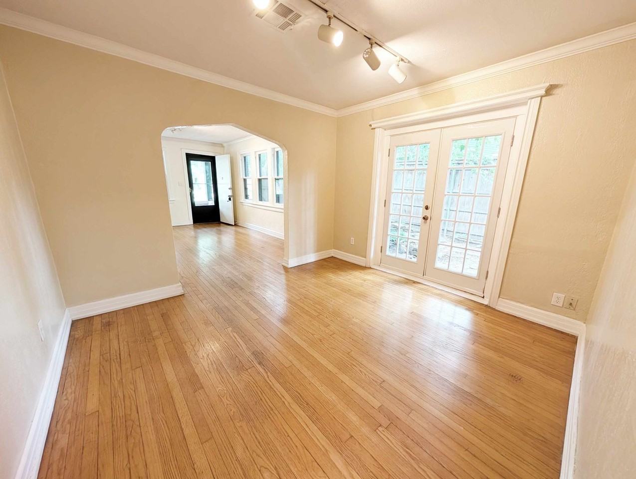 2209 Nw 19th St - Photo 6 of 16