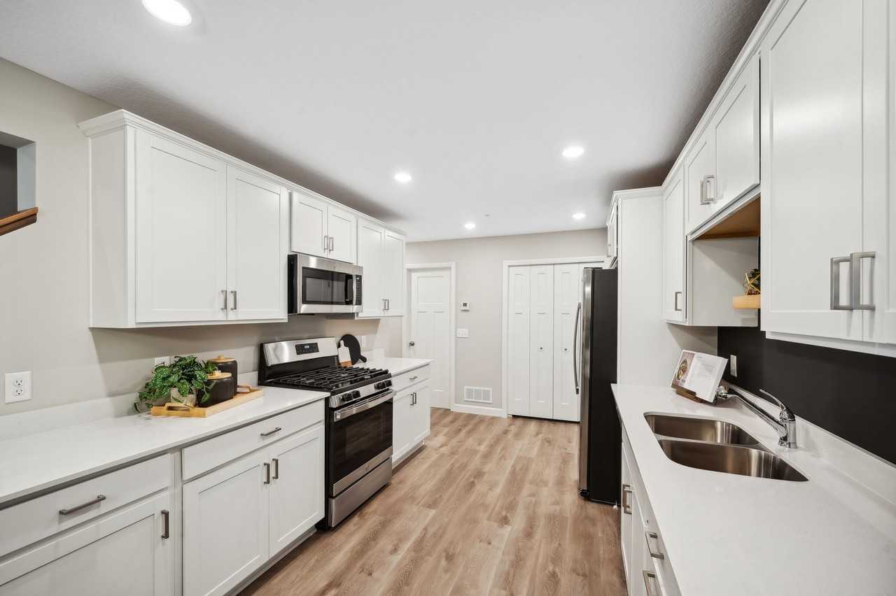 8855 Riverstone Ave Ne - Photo 3 of 18