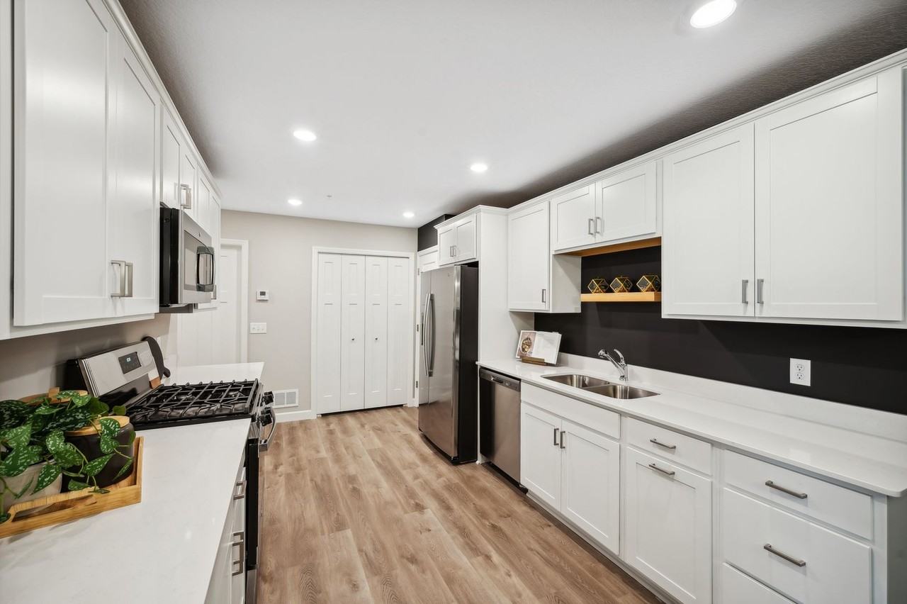 8855 Riverstone Ave Ne - Photo 4 of 18
