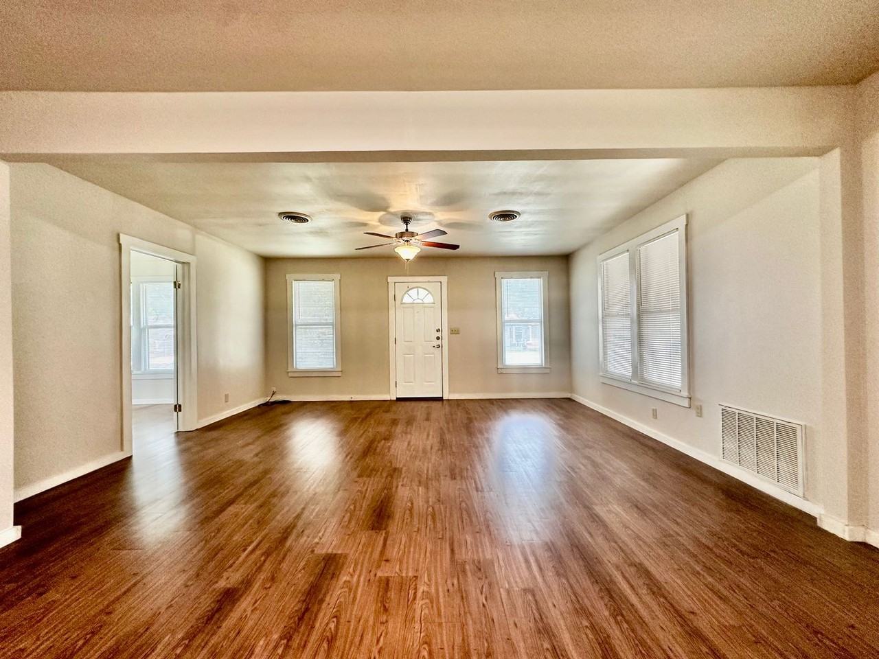 2905 Nichols St - Photo 2 of 9