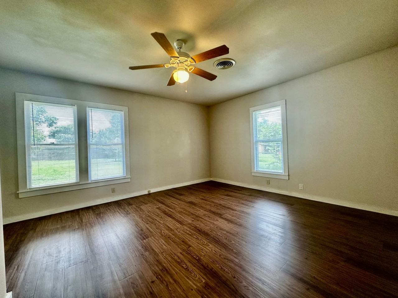 2905 Nichols St - Photo 4 of 9