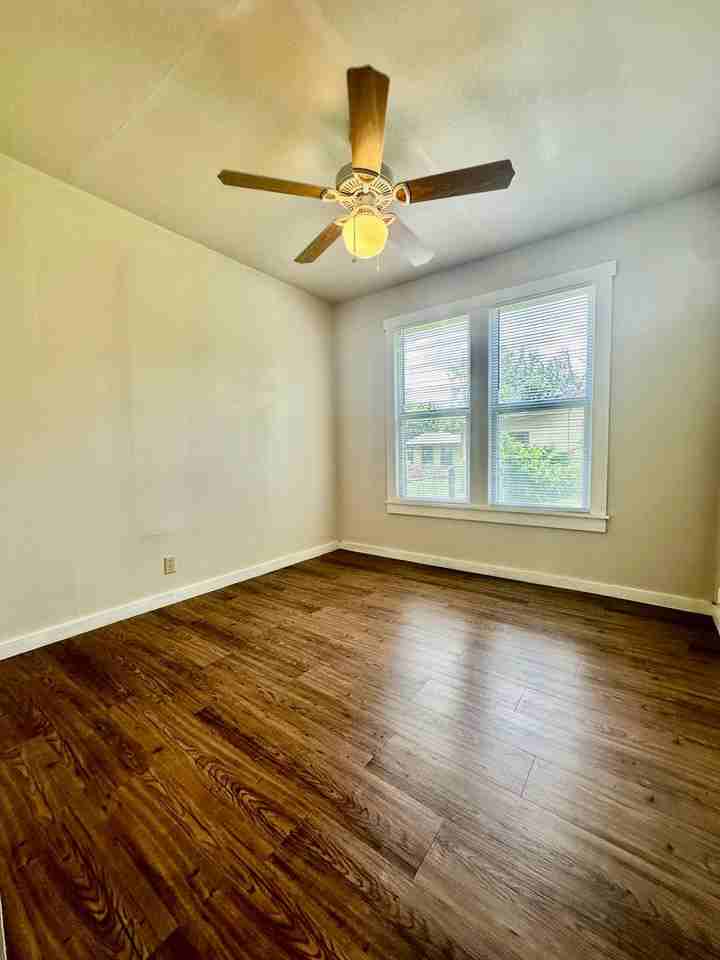 2905 Nichols St - Photo 5 of 9