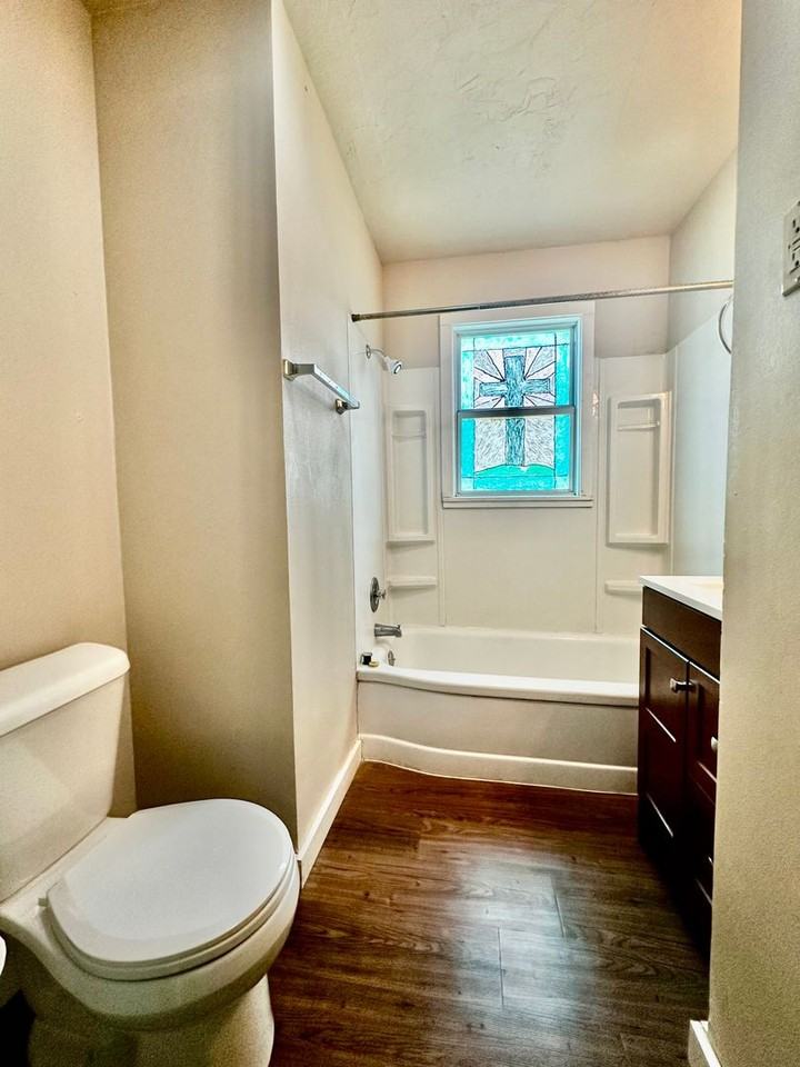 2905 Nichols St - Photo 7 of 9