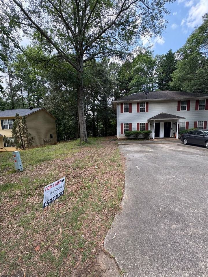 4748 Chariot Dr - Photo 2 of 9