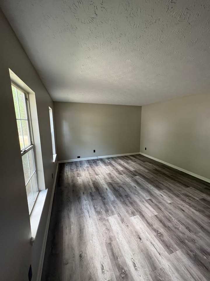 4748 Chariot Dr - Photo 3 of 9