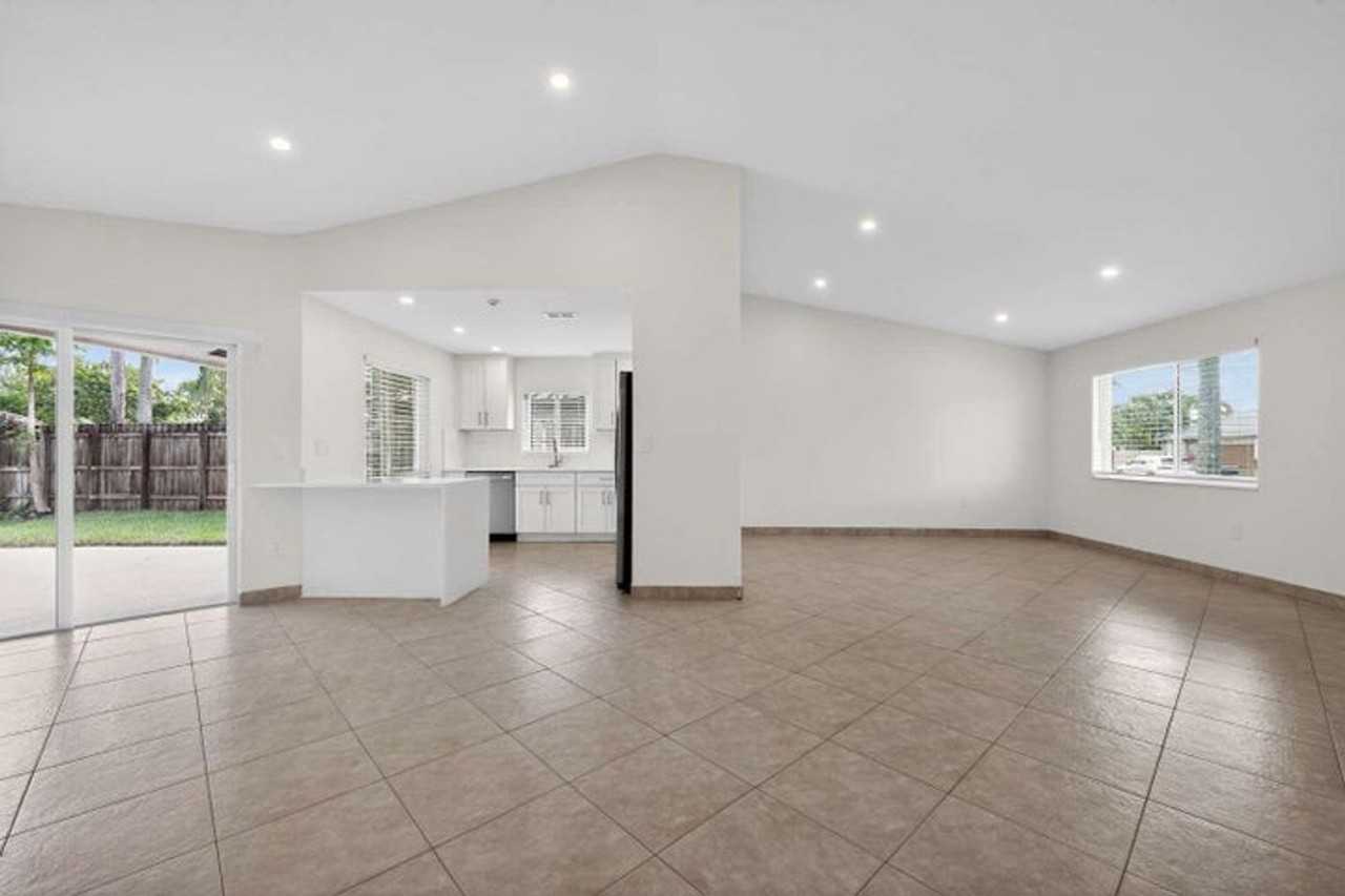 1329 Sw 151st Way - Photo 2 of 14