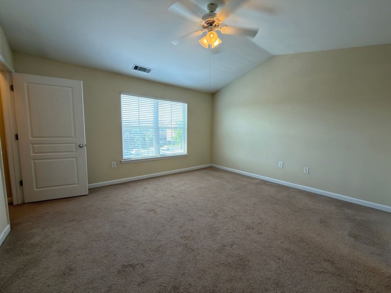 1106 Tree Top Way #1528 - Photo 4 of 15