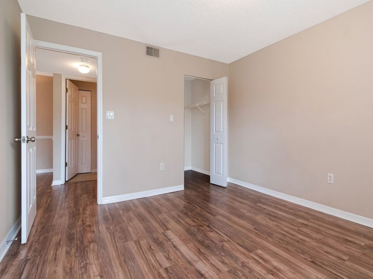 221 Lake Brook Cir #208 - Photo 3 of 19