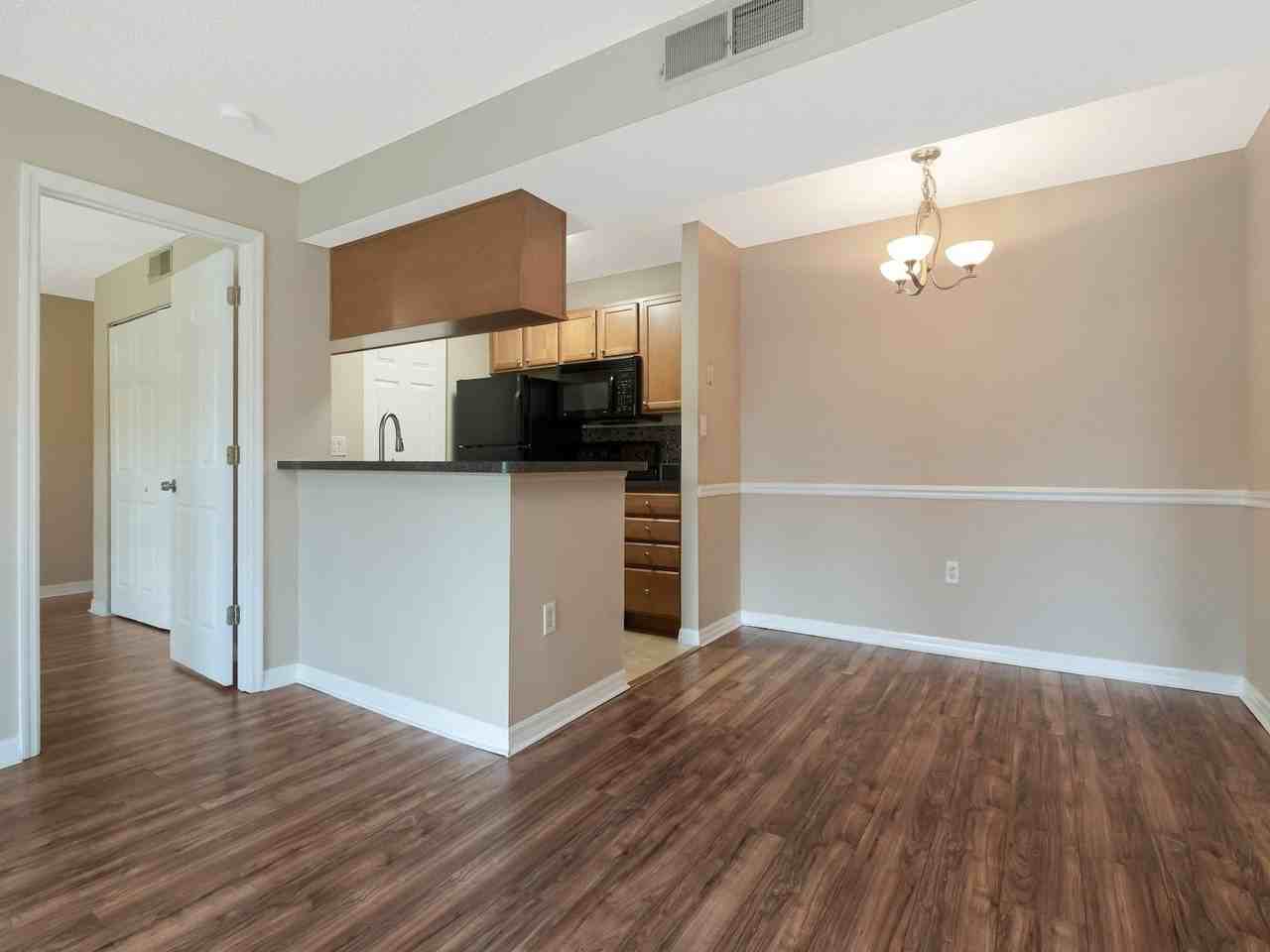 221 Lake Brook Cir #208 - Photo 5 of 19