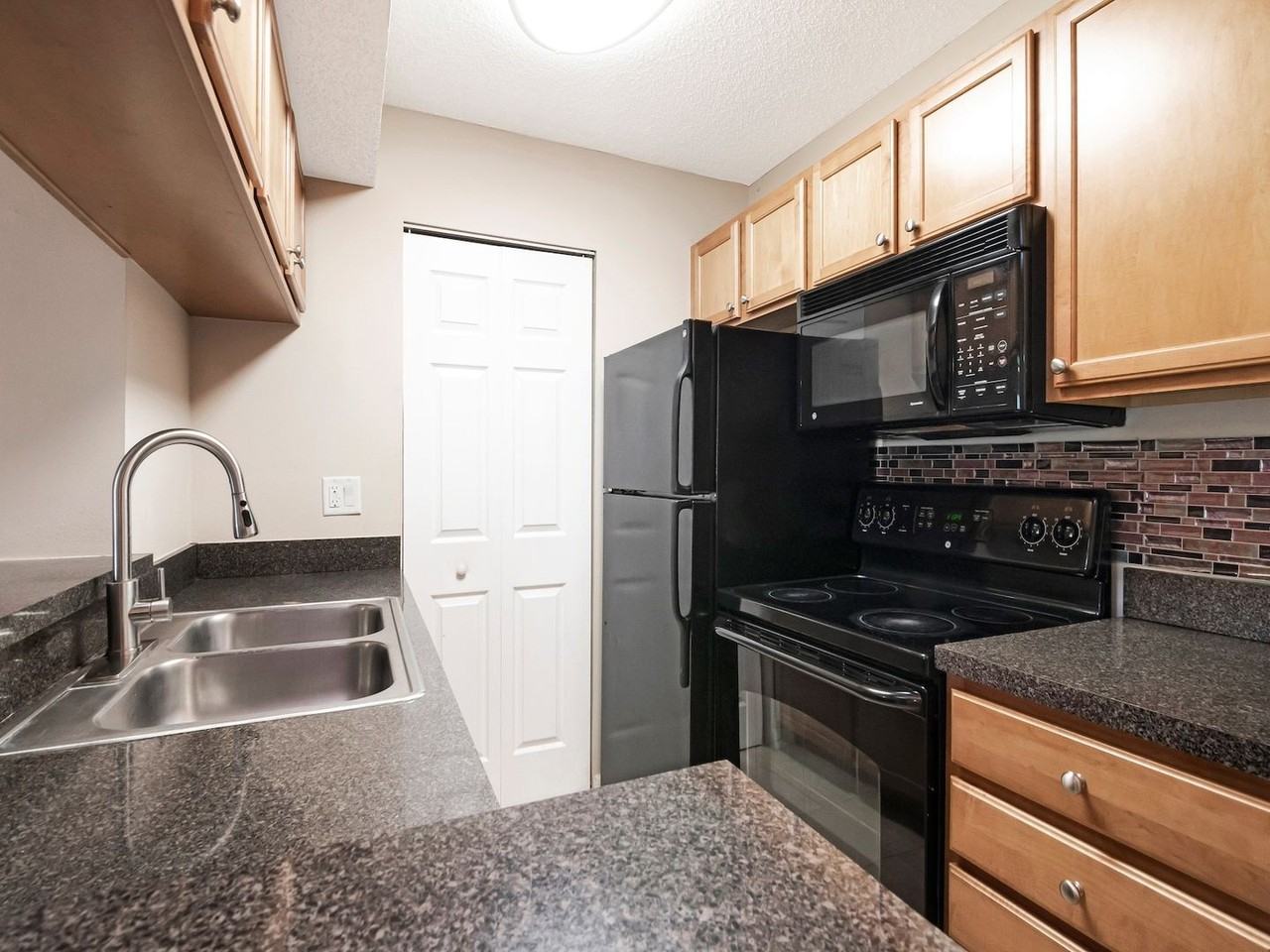 221 Lake Brook Cir #208 - Photo 6 of 19