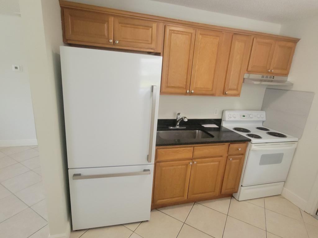 5409 Mcleod Dr Apt B - Photo 3 of 7