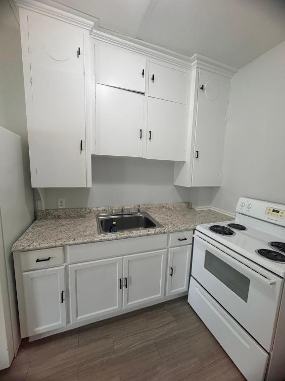 101 W 8th St - Photo 2 of 9