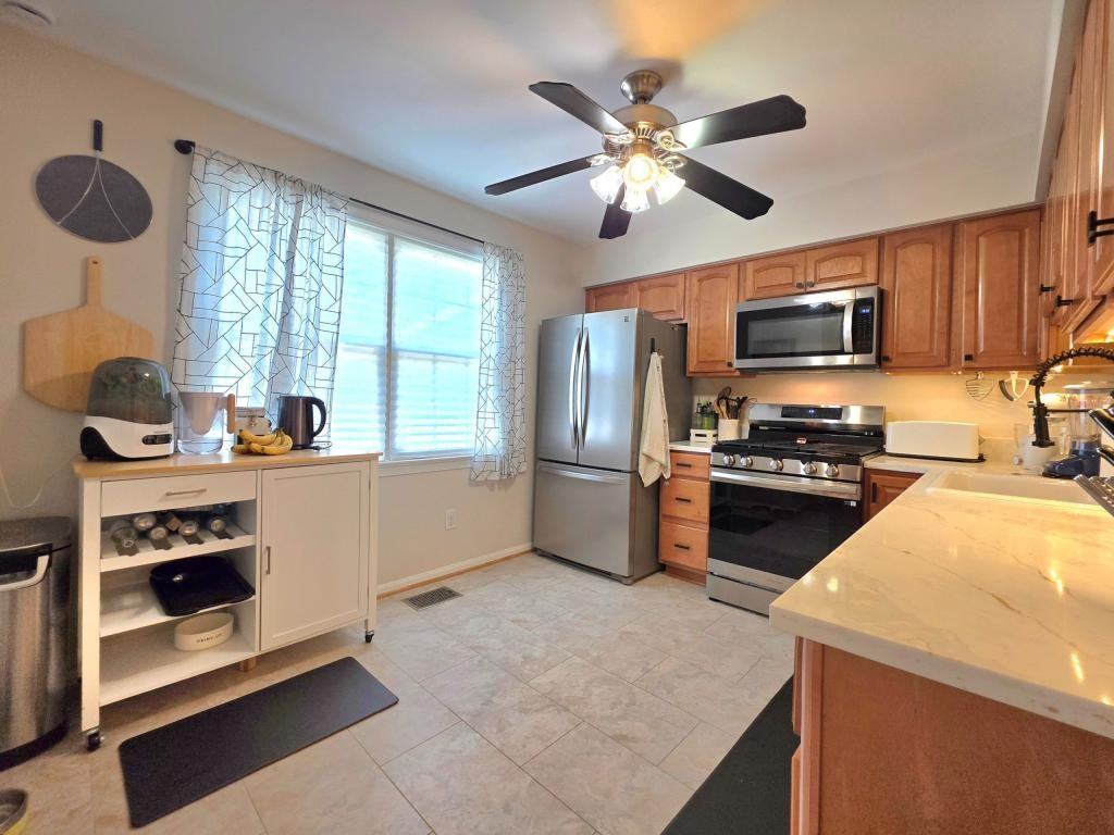 2805 Balliett Ct - Photo 3 of 25