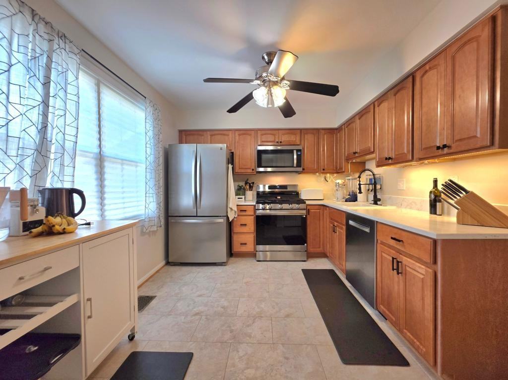 2805 Balliett Ct - Photo 4 of 25