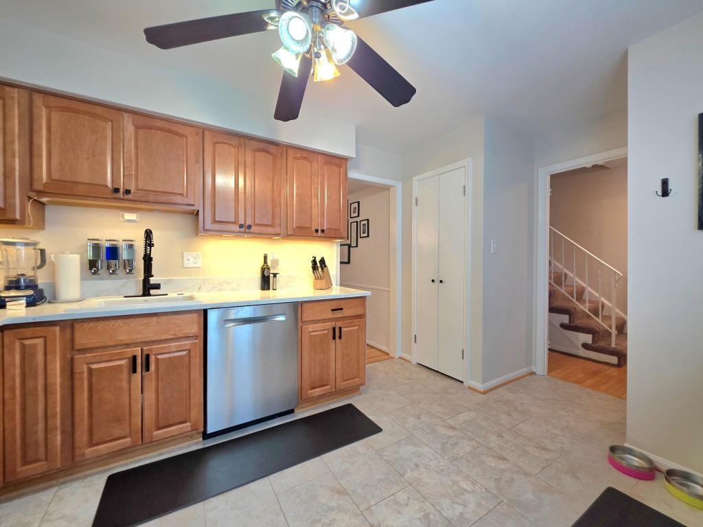 2805 Balliett Ct - Photo 5 of 25