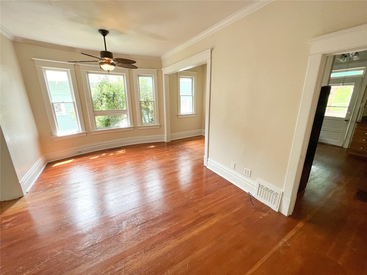 133 M St - Photo 5 of 24