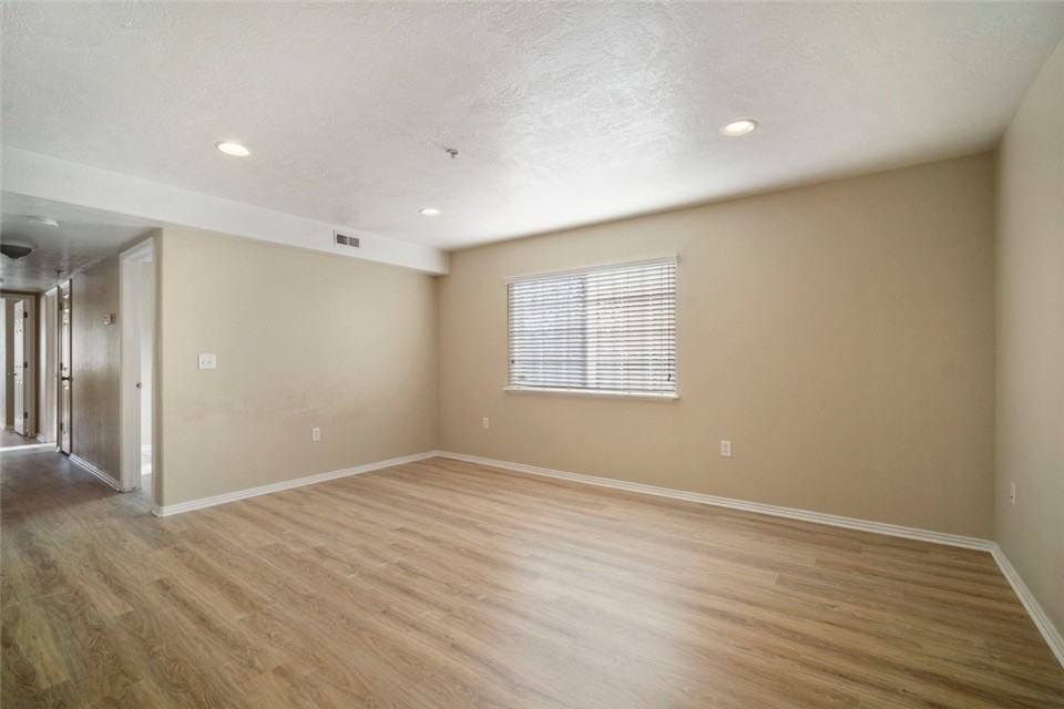 325 N St #17 - Photo 4 of 11