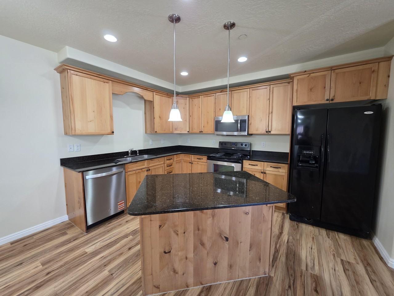 638 N.W. #E - Photo 5 of 21
