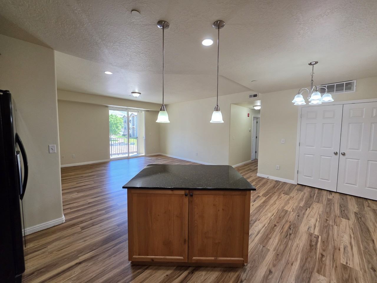 638 N.W. #E - Photo 6 of 21