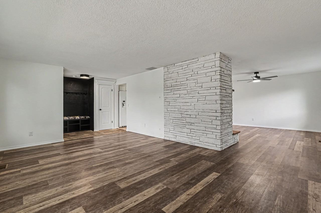 2115 N Courtney Dr - Photo 3 of 25