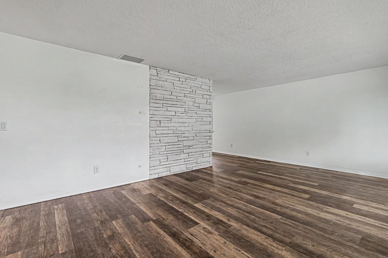 2115 N Courtney Dr - Photo 5 of 25