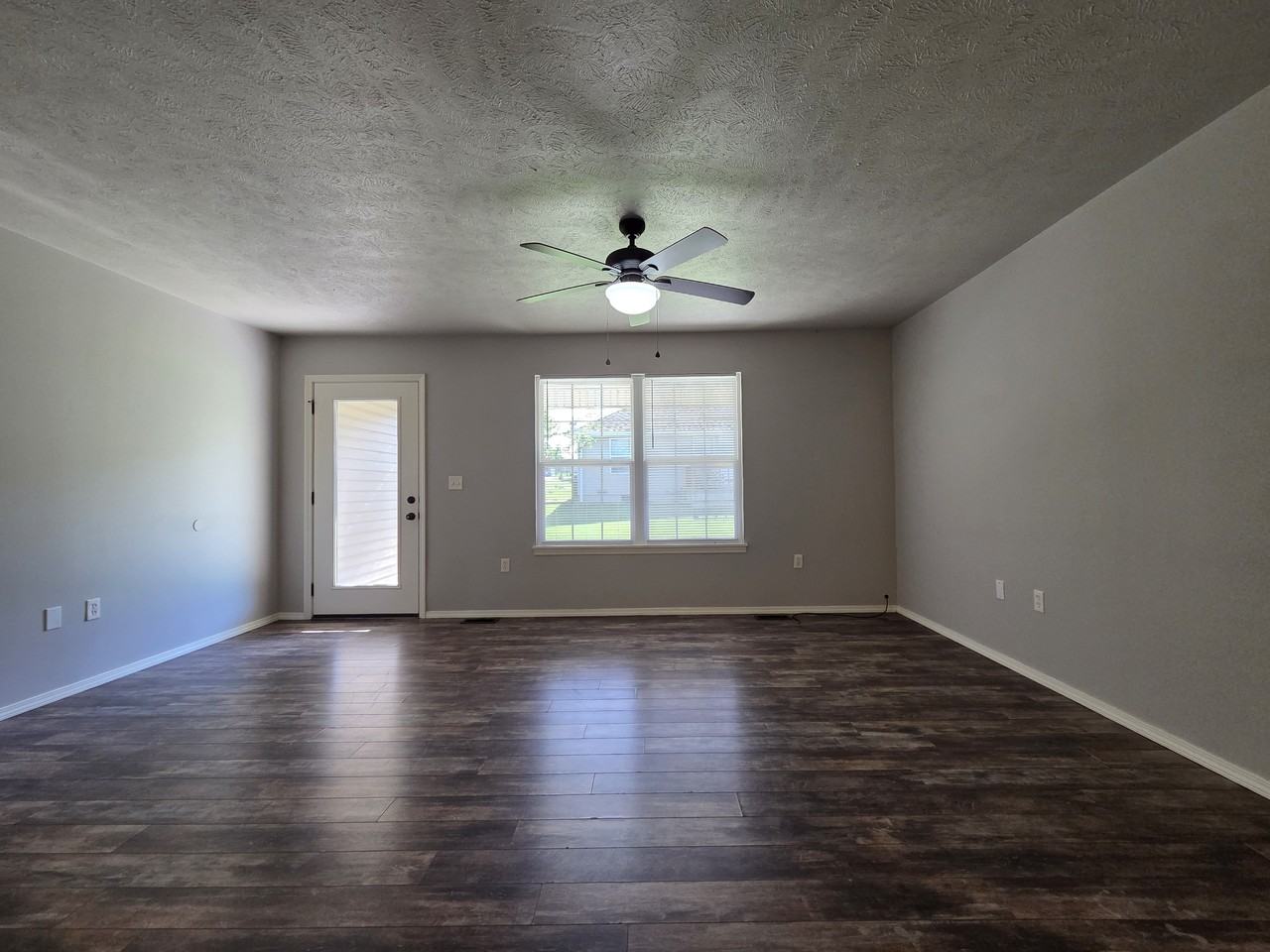 539 Welch St - Photo 3 of 18