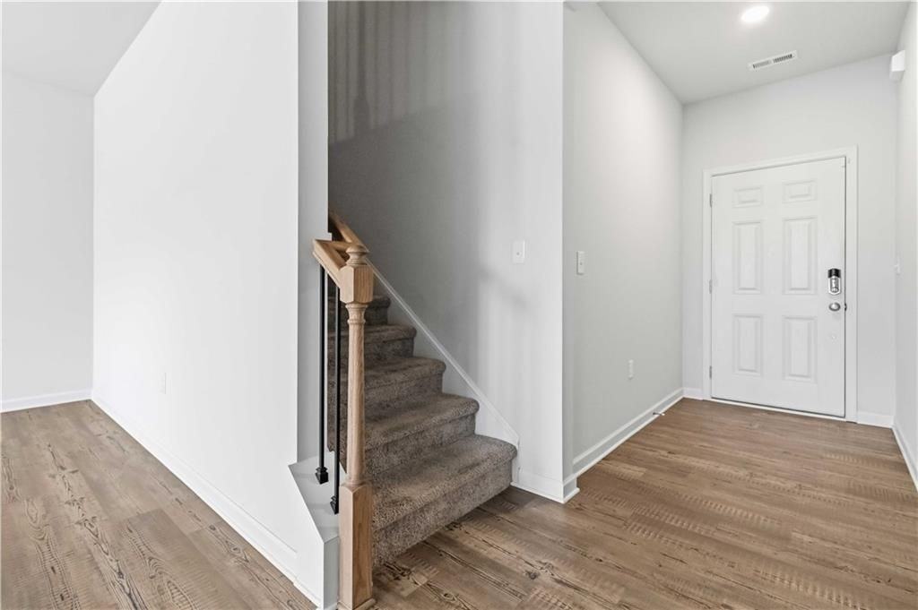 840 Point Place Dr - Photo 5 of 48