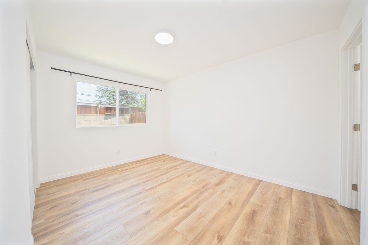 349 E Newman Ave - Photo 4 of 18