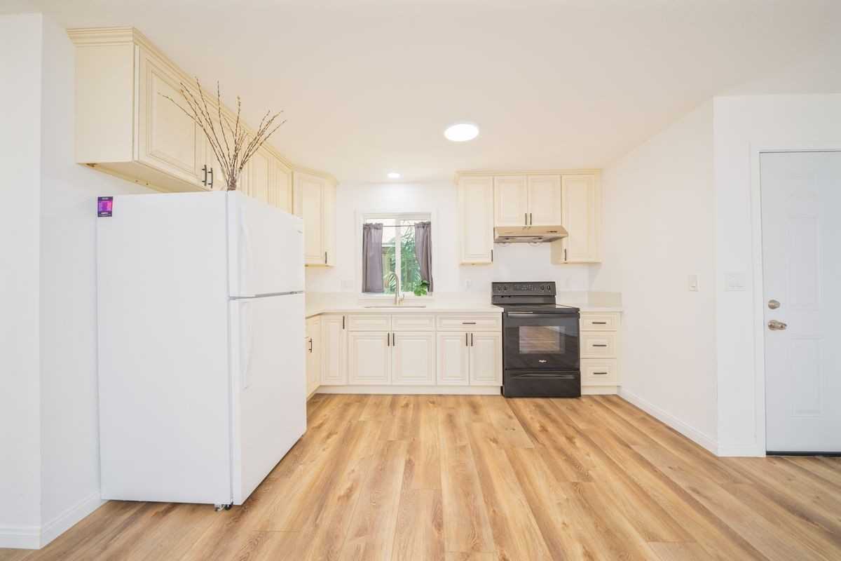349 E Newman Ave - Photo 5 of 18