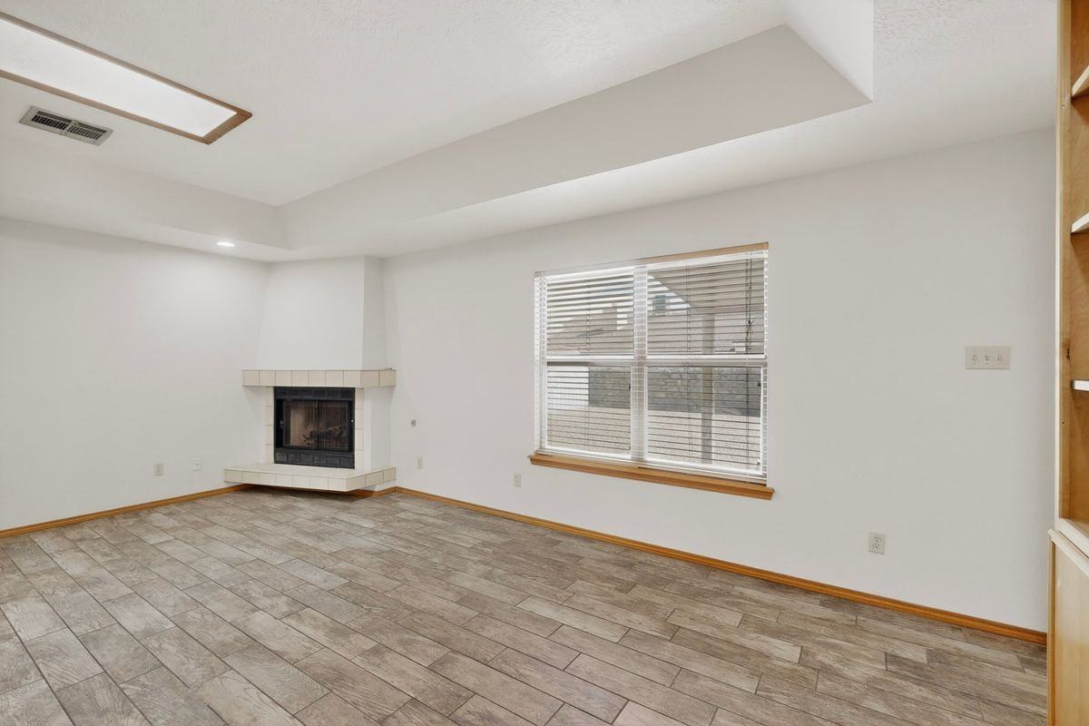 711 Windmill Dr - Photo 4 of 37