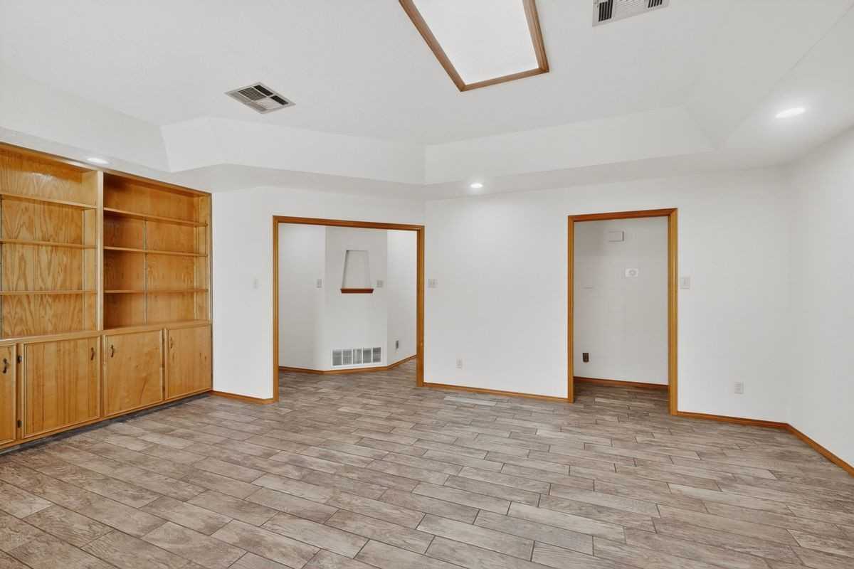 711 Windmill Dr - Photo 6 of 37