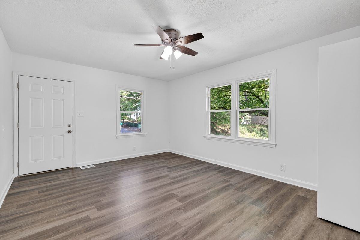 2036 Mcpherson Dr - Photo 2 of 19