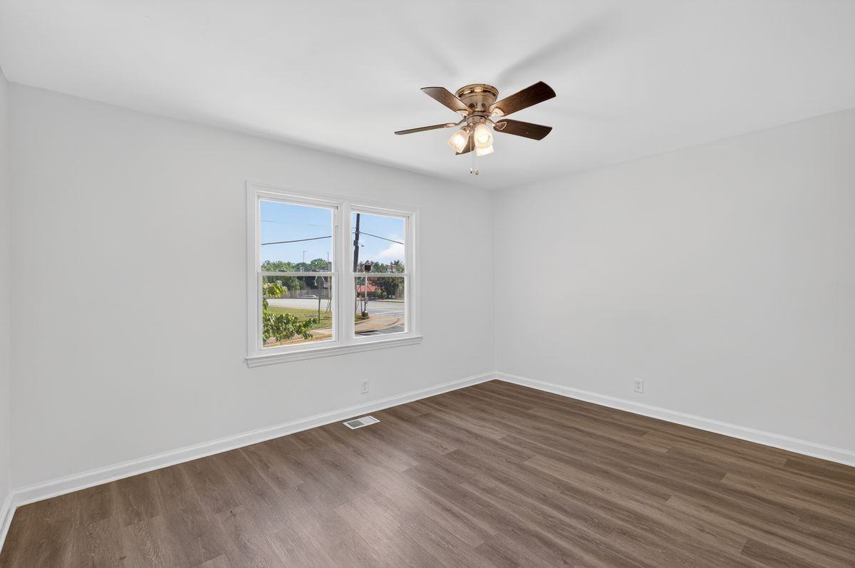 2036 Mcpherson Dr - Photo 3 of 19
