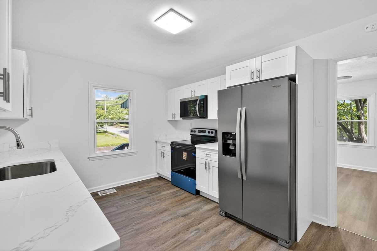 2036 Mcpherson Dr - Photo 5 of 19