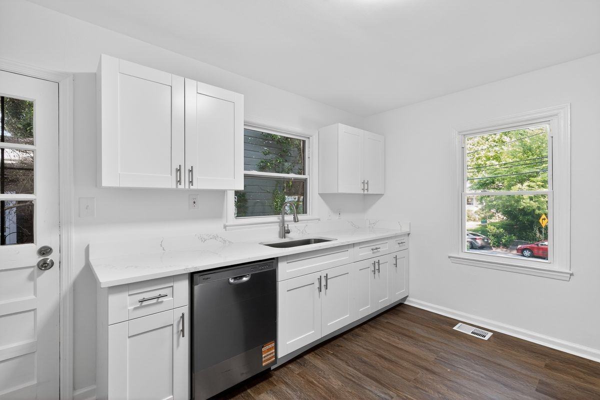 2036 Mcpherson Dr - Photo 6 of 19
