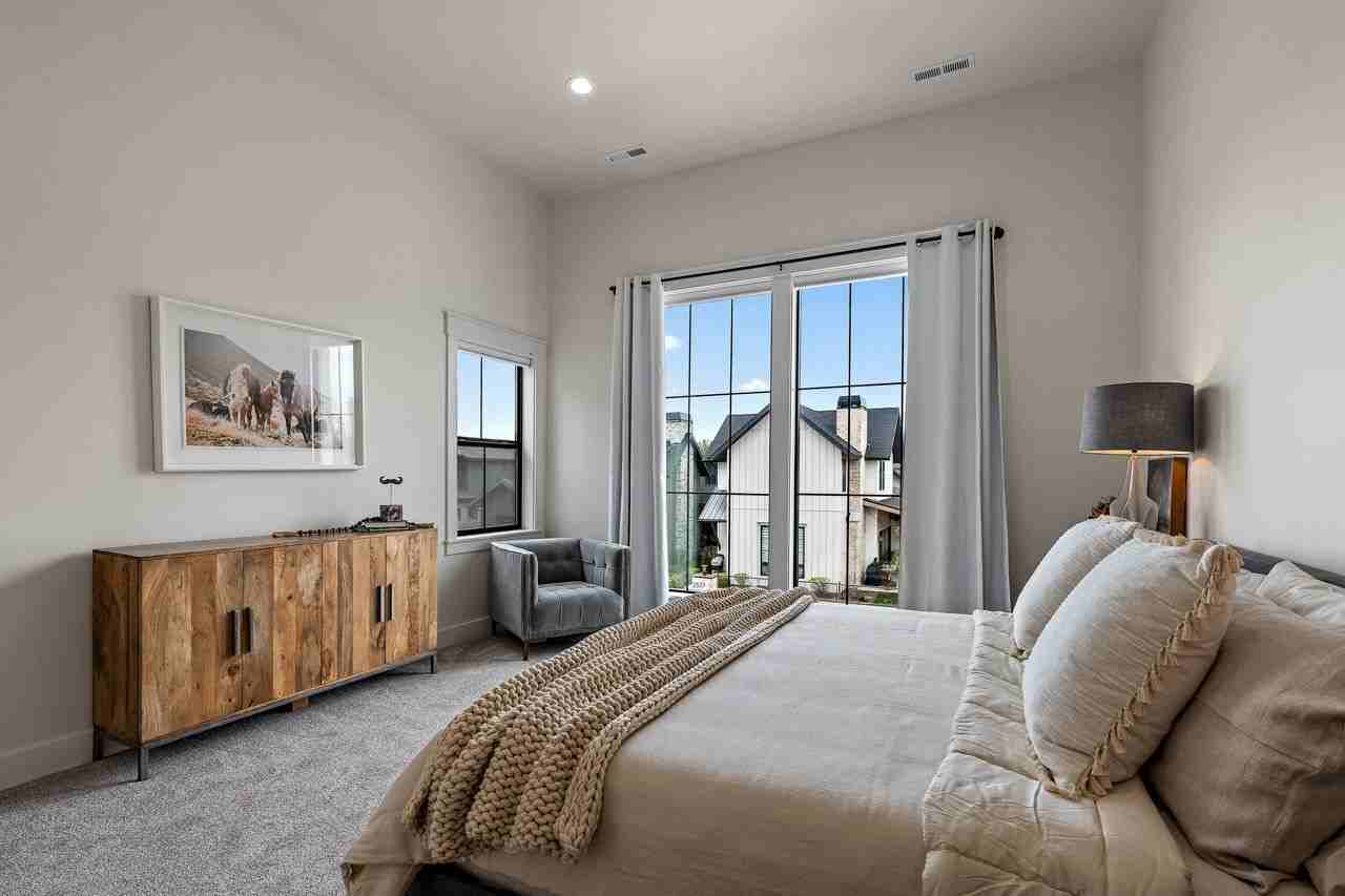 2460 W Iron Coop St #1 - Photo 3 of 35