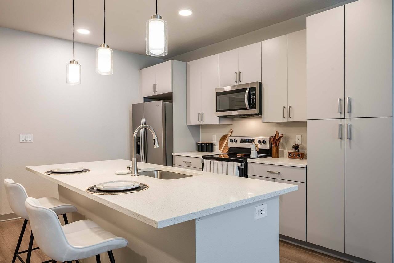 Madison Pointe Apartments - Photo 3 of 26