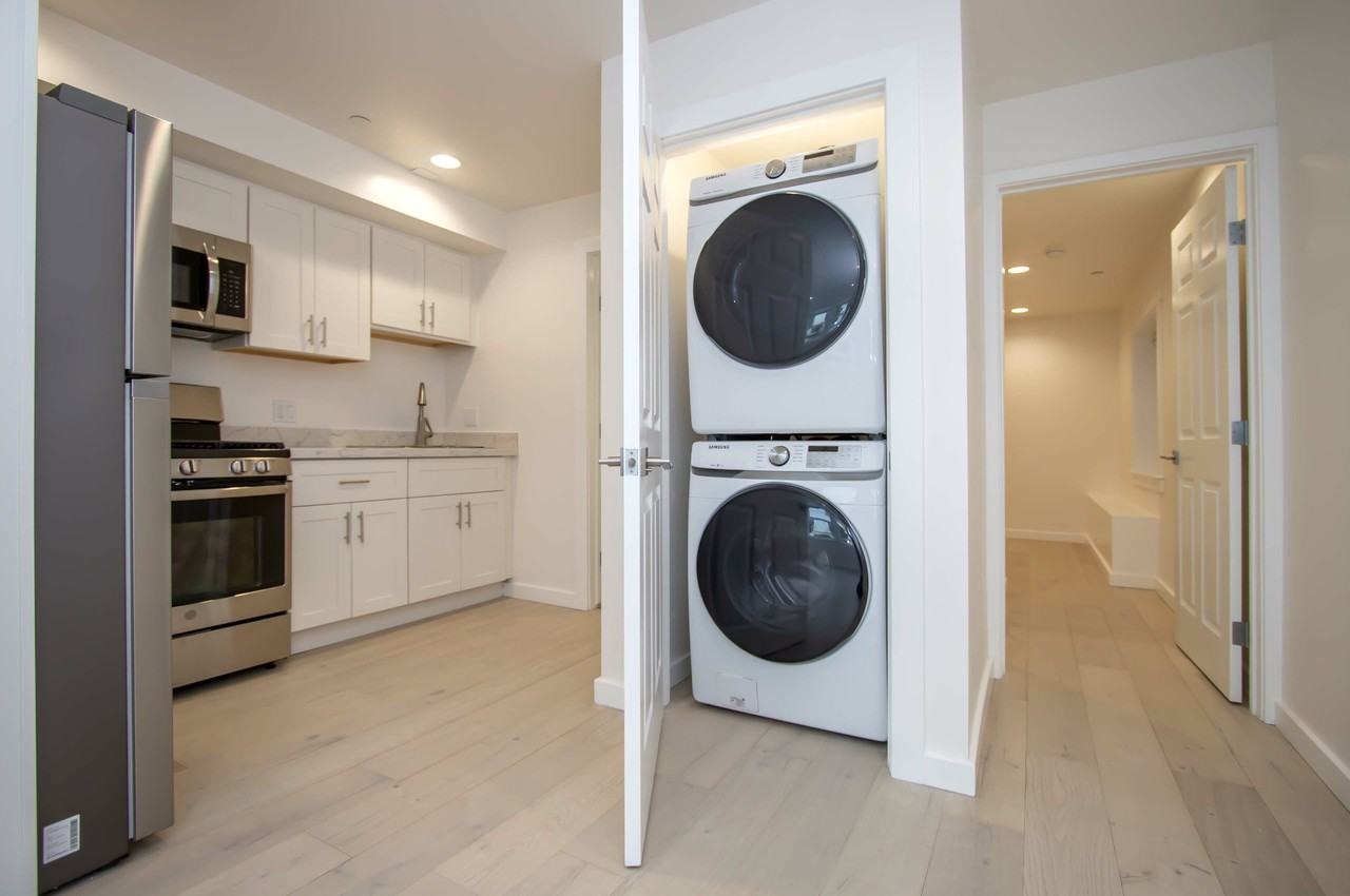 1045 Cabrillo St #7 - Photo 4 of 6