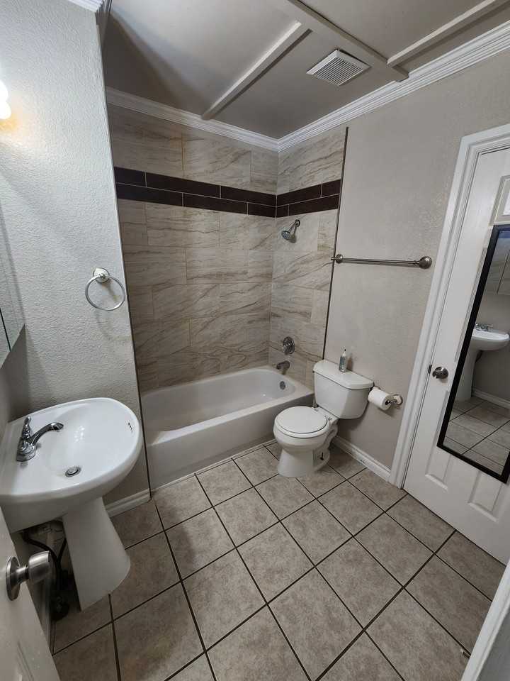 1020 E Gardena St - Photo 3 of 9