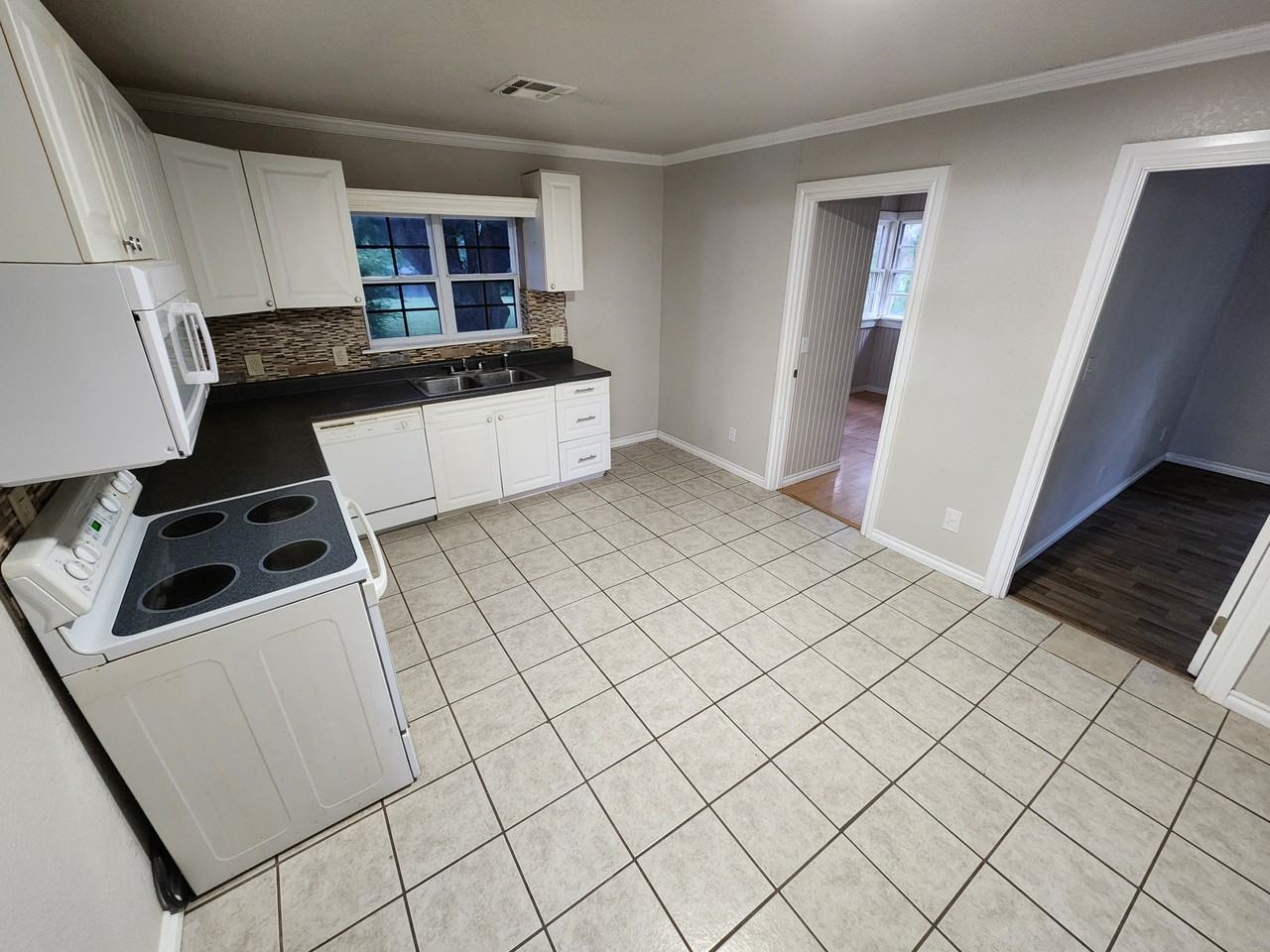 1020 E Gardena St - Photo 6 of 9
