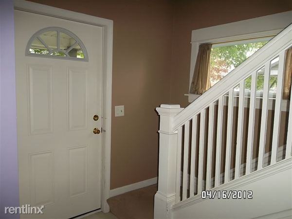 828 Hickory St - Photo 3 of 10