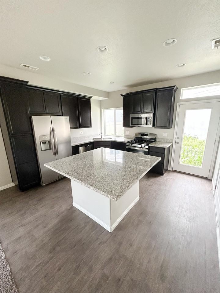 707 Eastsouth - Photo 5 of 30