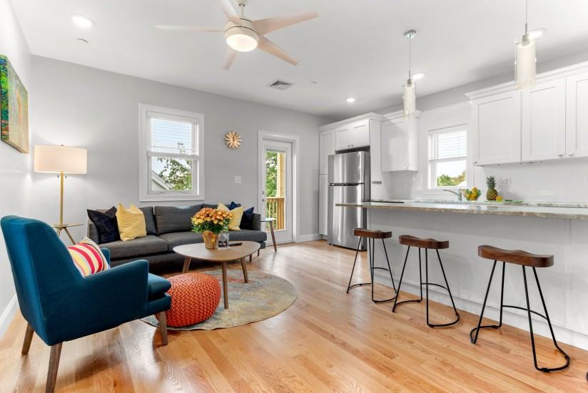1 Bed / 1 Bath Apartment in East Boston - Photo 2 of 17